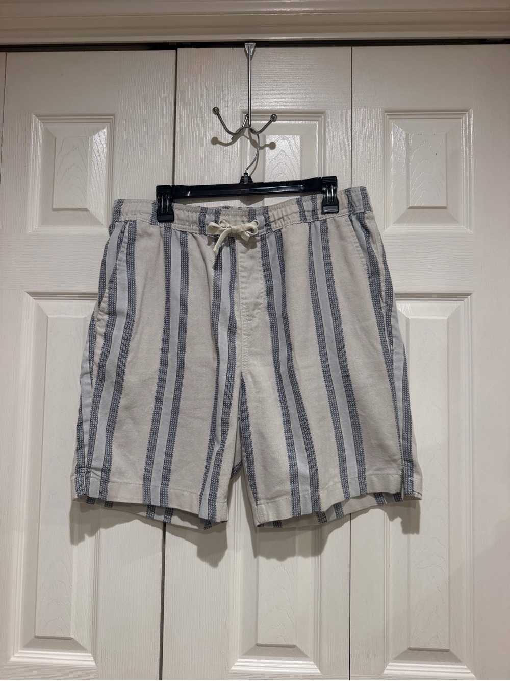 Men's Striped Drawstring Hybrid Shorts - Cream & Blue